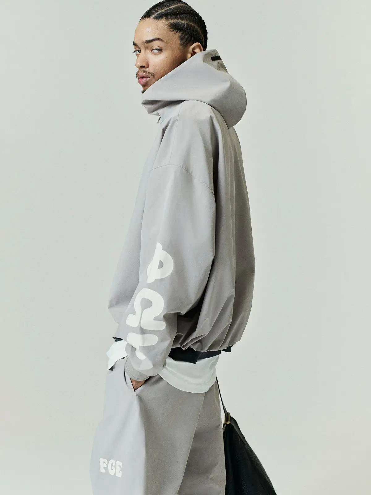 Chamarra Essentials Full Zip Hooded Anorak Foca, Essentials Jacket (vista 1)