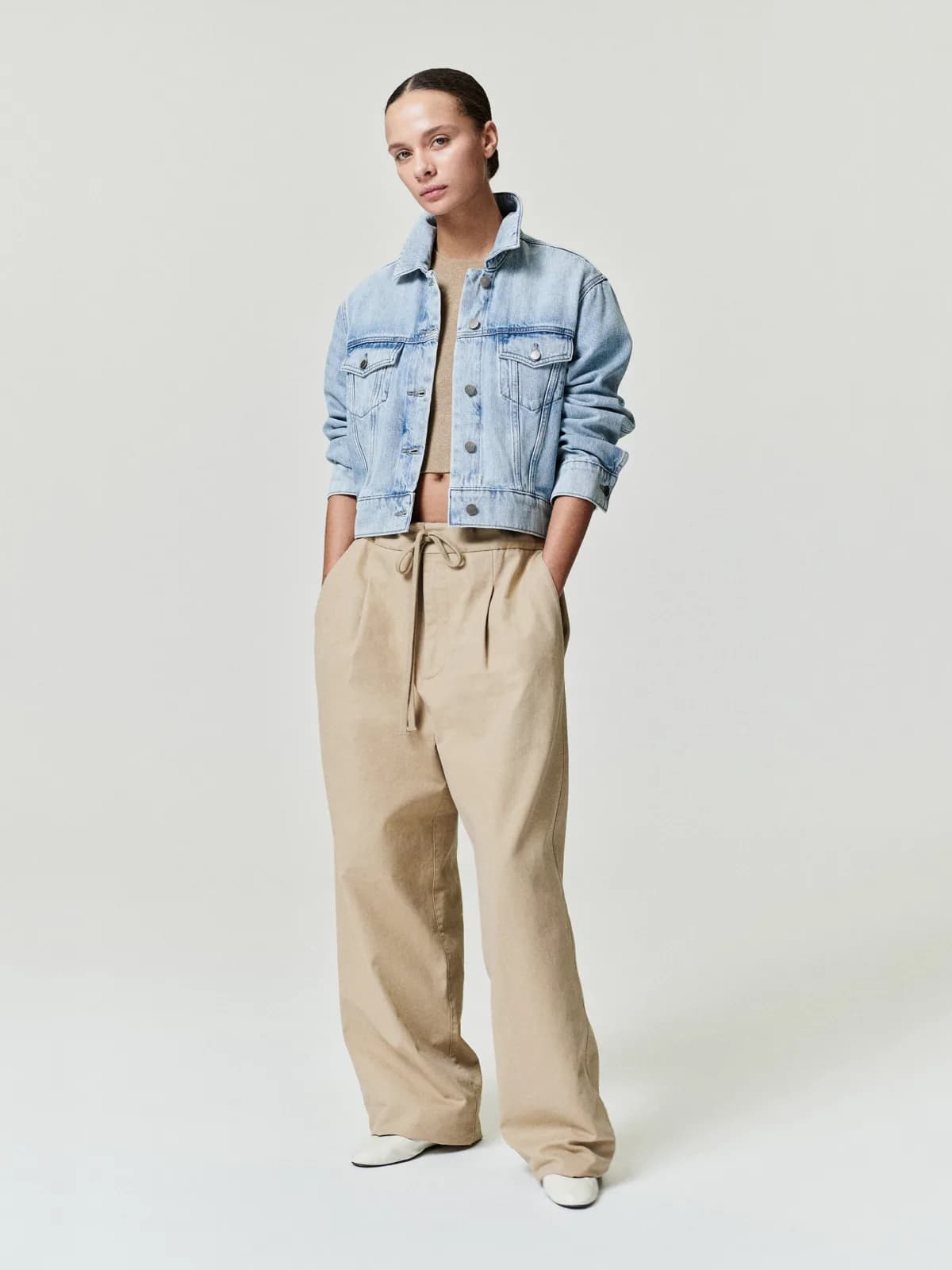Chamarra Essentials Denim Trucker Classic Azul, Essentials Jacket (vista 1)