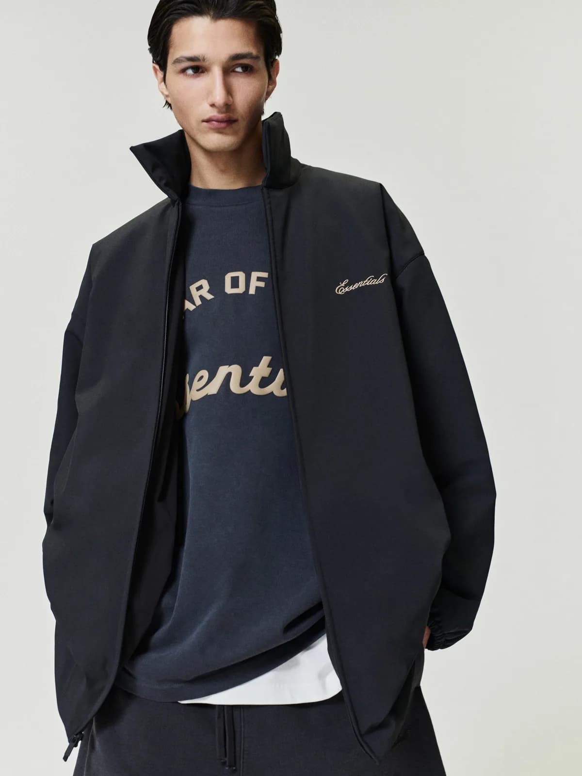 Chamarra Essentials Signature Filled Barn Vintage Negro, Essentials Jacket (vista 1)