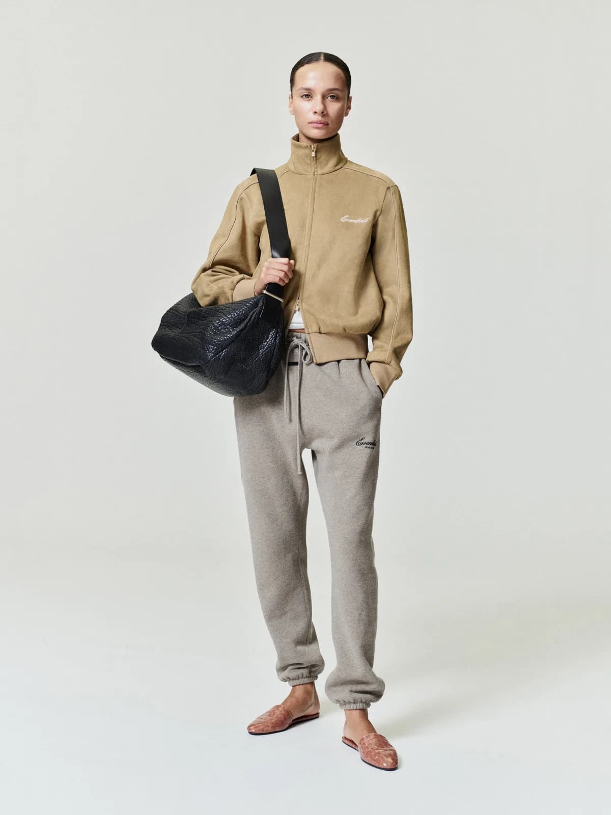 Chamarra Essentials Suede Fleece Signature Vintage Track Duna, Essentials Jacket (vista 1)