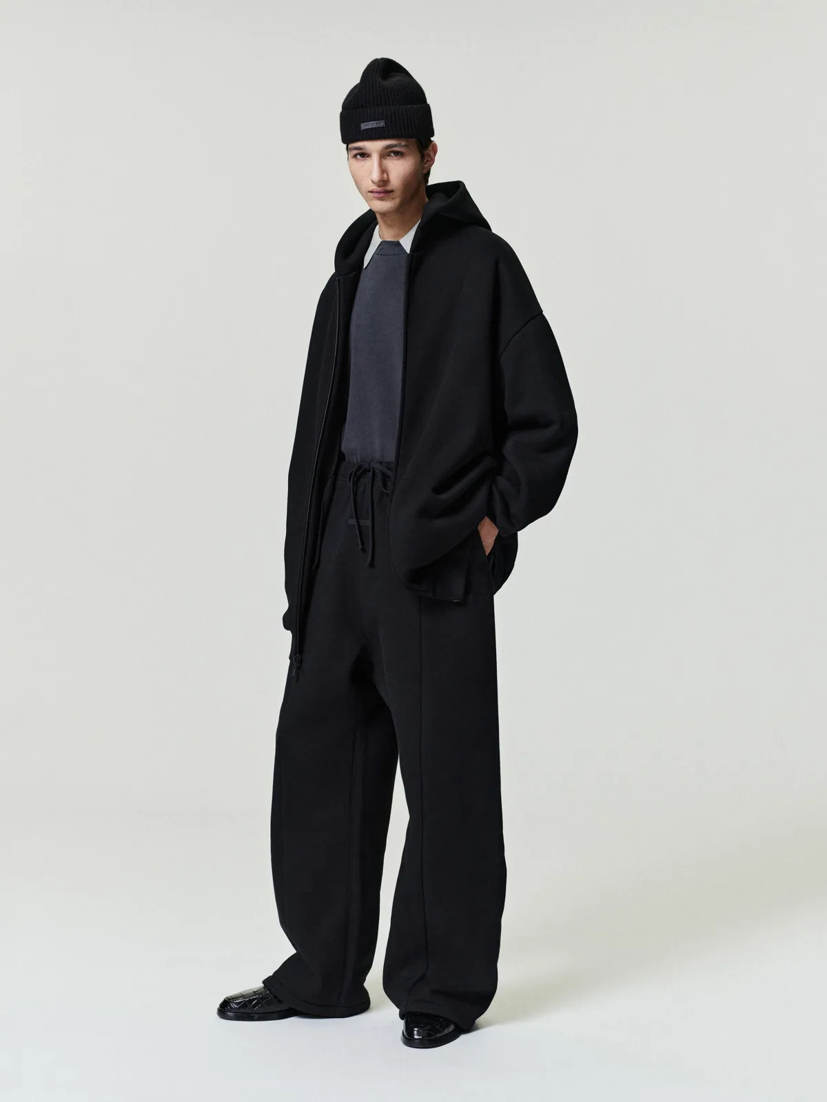 Pants Essentials Cotton Canvas Pleat Front Pant Vintage Negro, Essentials Pants (vista 1)