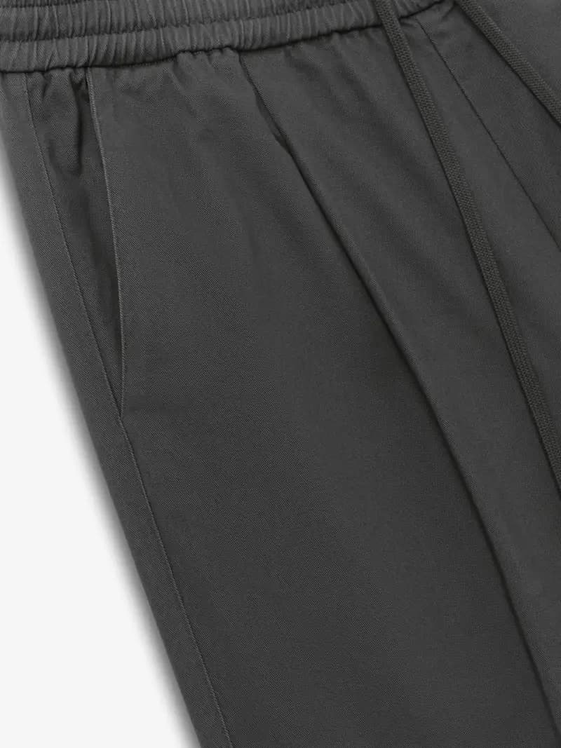 Pants Essentials Cotton Twill Pleat Front Drawstring Pant Acero Gris, Essentials Pants (vista 3)