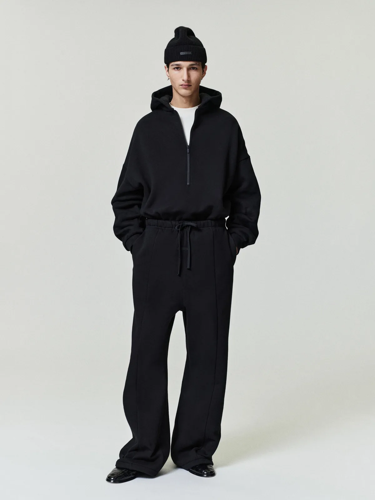 Pants Essentials Signature Lounge Negro, Essentials Pants (vista 1)