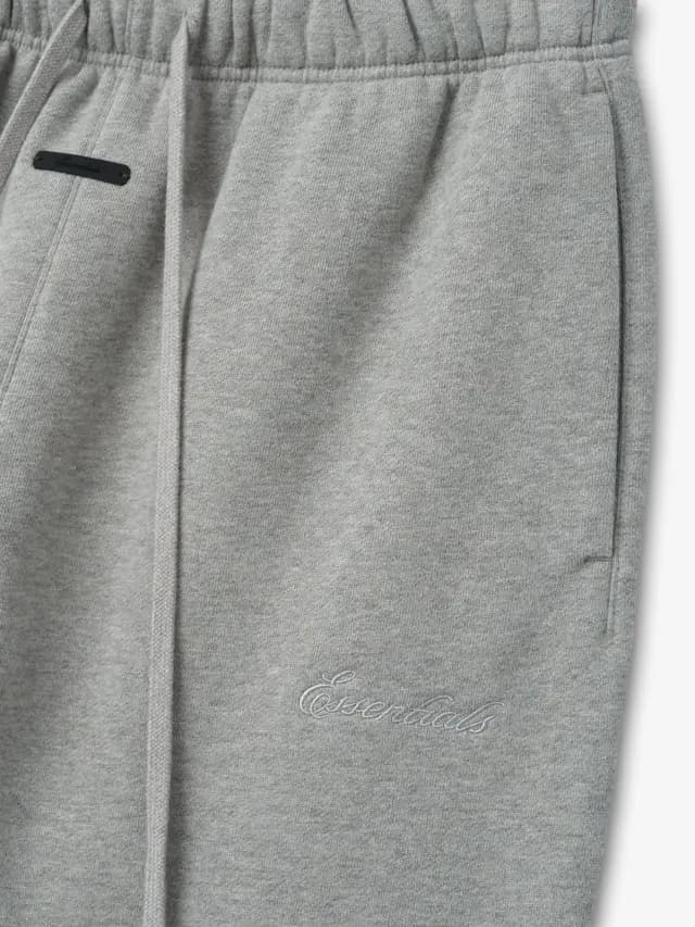 Pants Essentials Signature SS26 Slim Cemento Jaspe Oscuro, Essentials Pants (vista 3)
