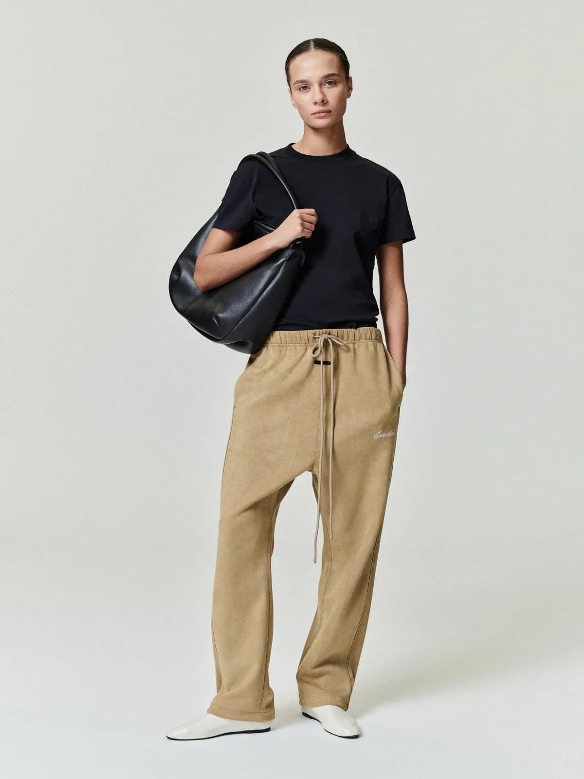 Pants Essentials Suede Fleece Signature Relaxed Pant Duna, Essentials Pants (vista 1)