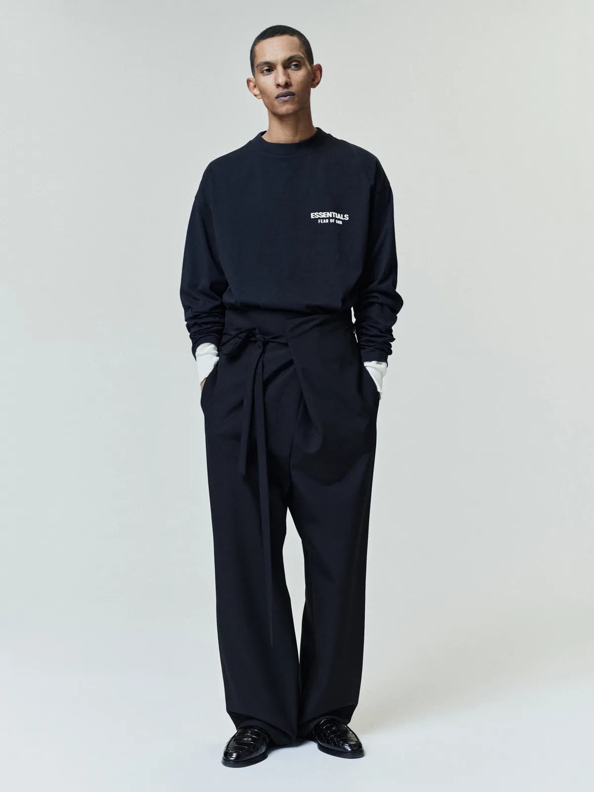 Playera Essentials SS26 Classic Vintage Negro Blanco, Essentials Tee (vista 1)