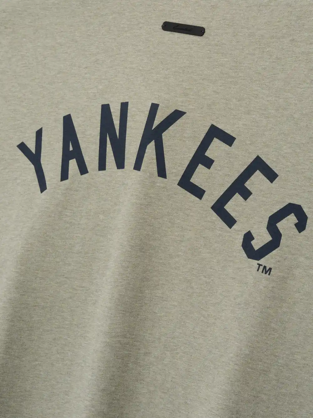 Playera Essentials Yankees Merch Foca Jaspe, Essentials Tee (vista 4)
