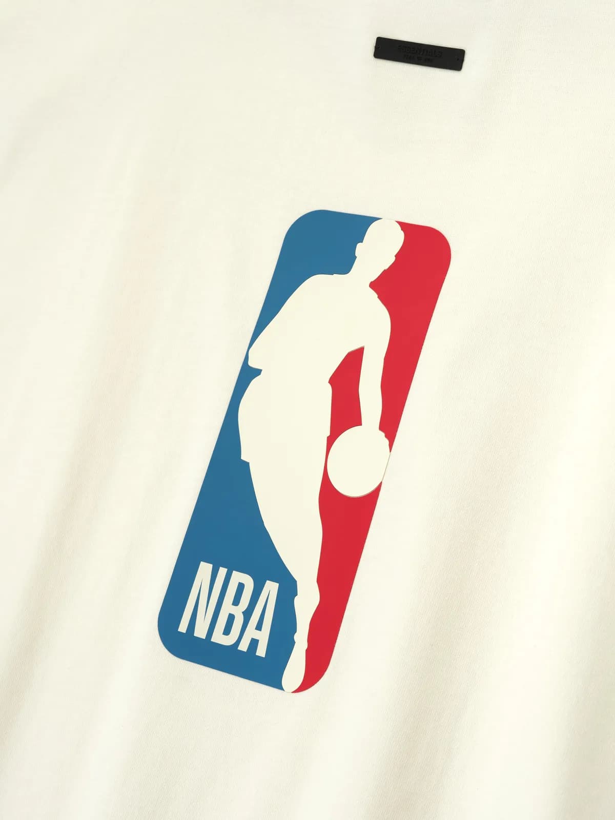 Playera Essentials NBA 90s Crema Blanco, Essentials Tee (vista 4)