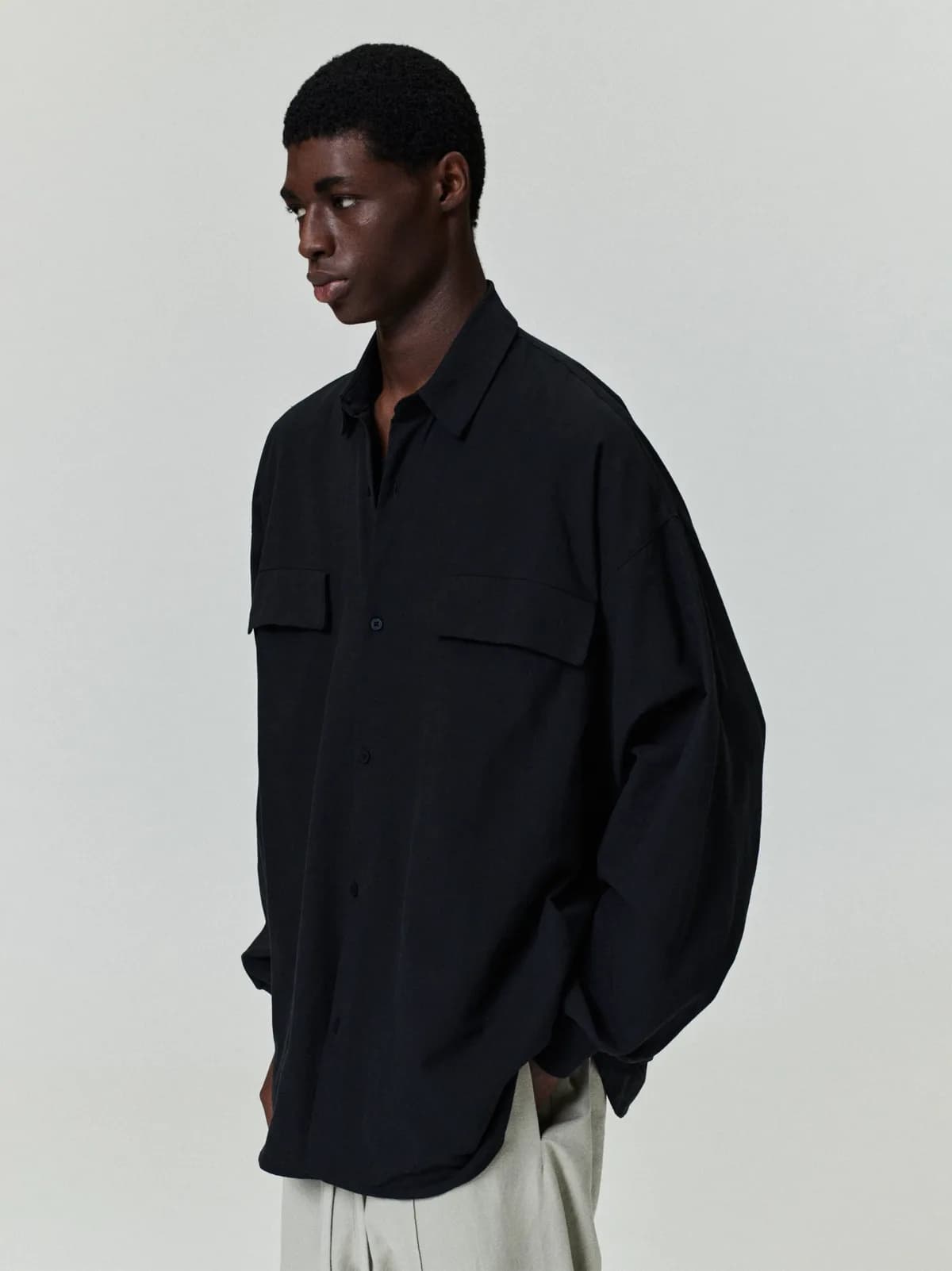 Playera Essentials Oxford Shirt Oxford Shirt Jet Negro, Essentials Tee (vista 1)