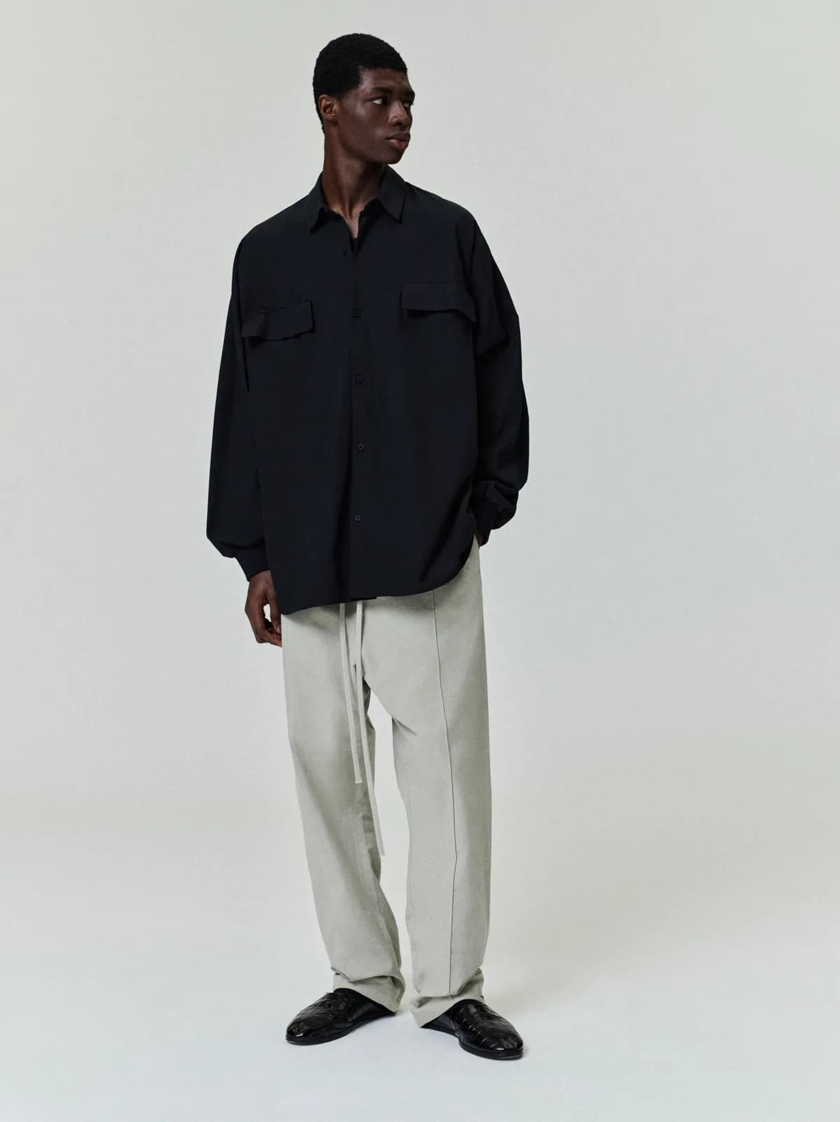 Playera Essentials Oxford Shirt Oxford Shirt Jet Negro, Essentials Tee (vista 1)