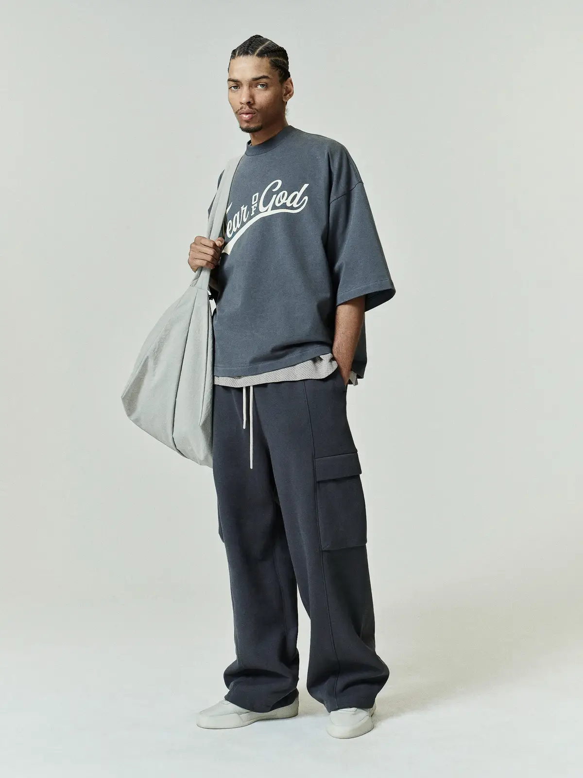Playera Essentials Merch Boxy Fit Acero Gris, Essentials Tee (vista 1)