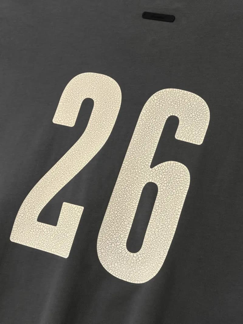 Playera Essentials Merch Boxy Fit Acero Gris, Essentials Tee (vista 5)