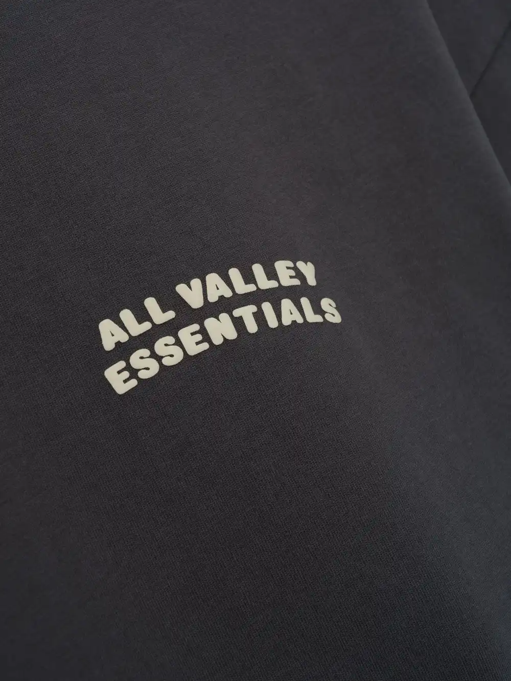 Playera Essentials Merch Boxy Fit Acero Gris, Essentials Tee (vista 3)