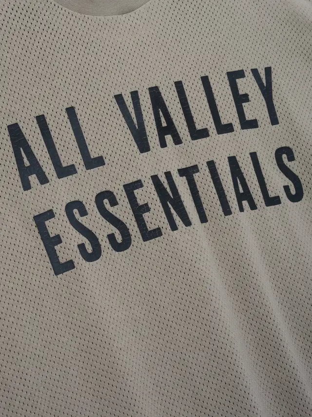 Playera Essentials Merch Boxy Fit Foca, Essentials Tee (vista 5)
