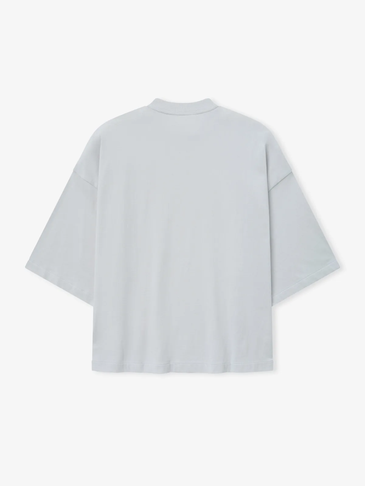 Playera Essentials Merch Boxy Fit Nublado, Essentials Tee (vista 2)