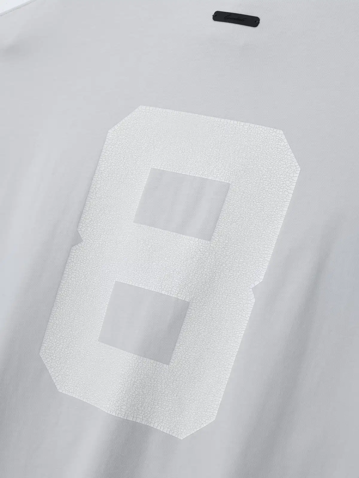 Playera Essentials Merch Nublado, Essentials Tee (vista 4)