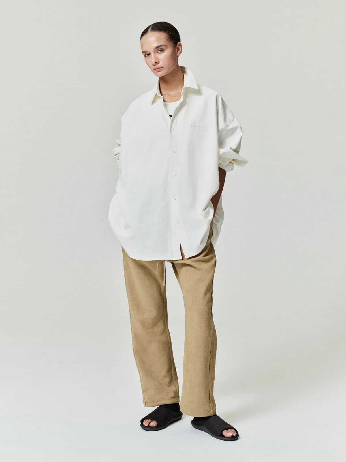 Playera Essentials Signature Button Up Shirt Marfil, Essentials Tee (vista 2)