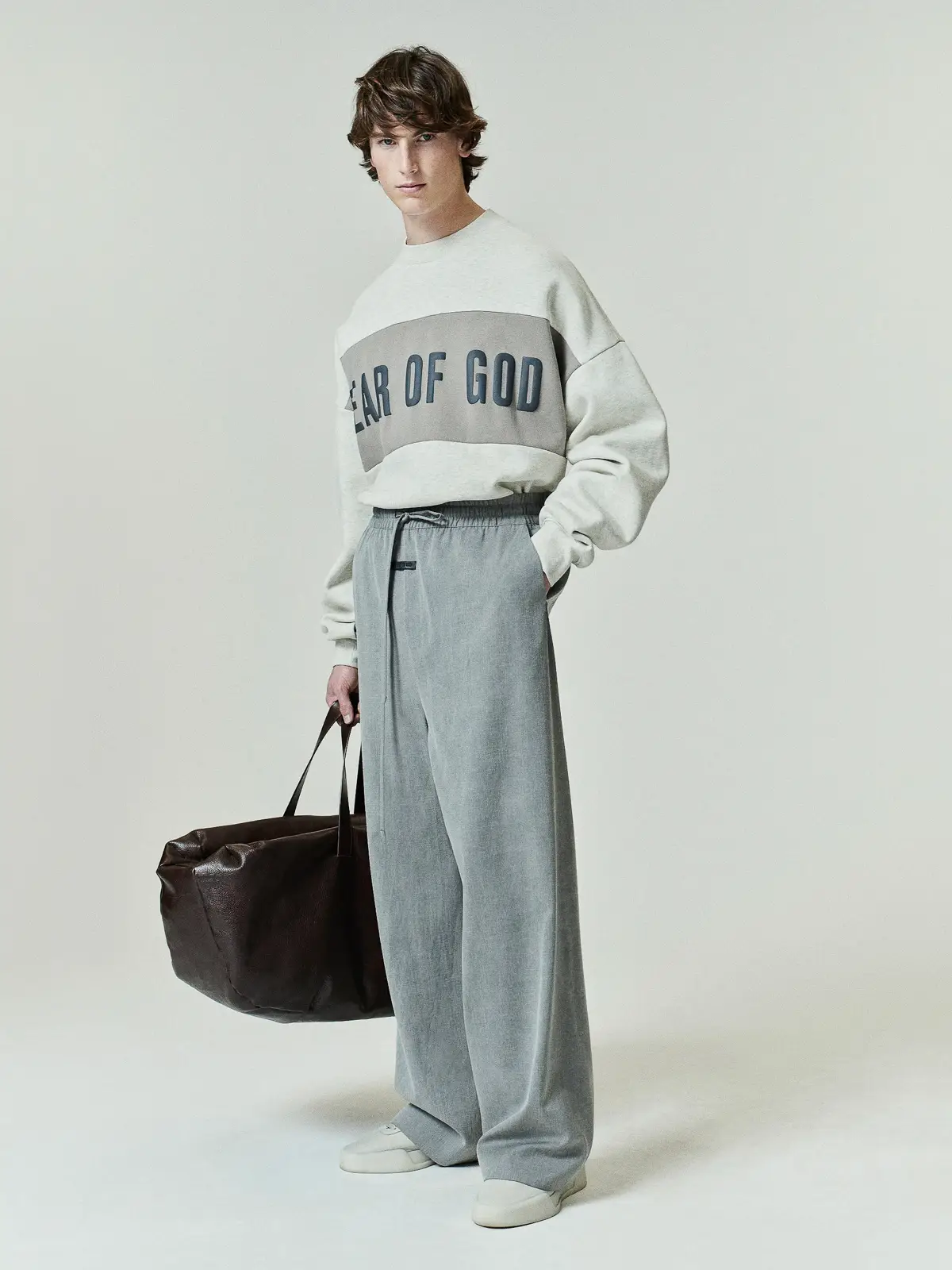 Top Essentials Cropped Relaxed Panelled Sweatshirt Vainilla Jaspe Foca, Essentials Tee (vista 2)