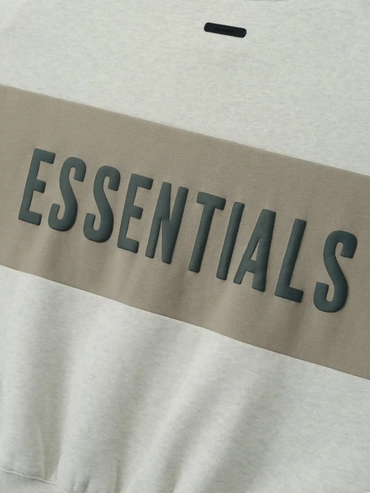 Top Essentials Cropped Relaxed Panelled Sweatshirt Vainilla Jaspe Foca, Essentials Tee (vista 6)