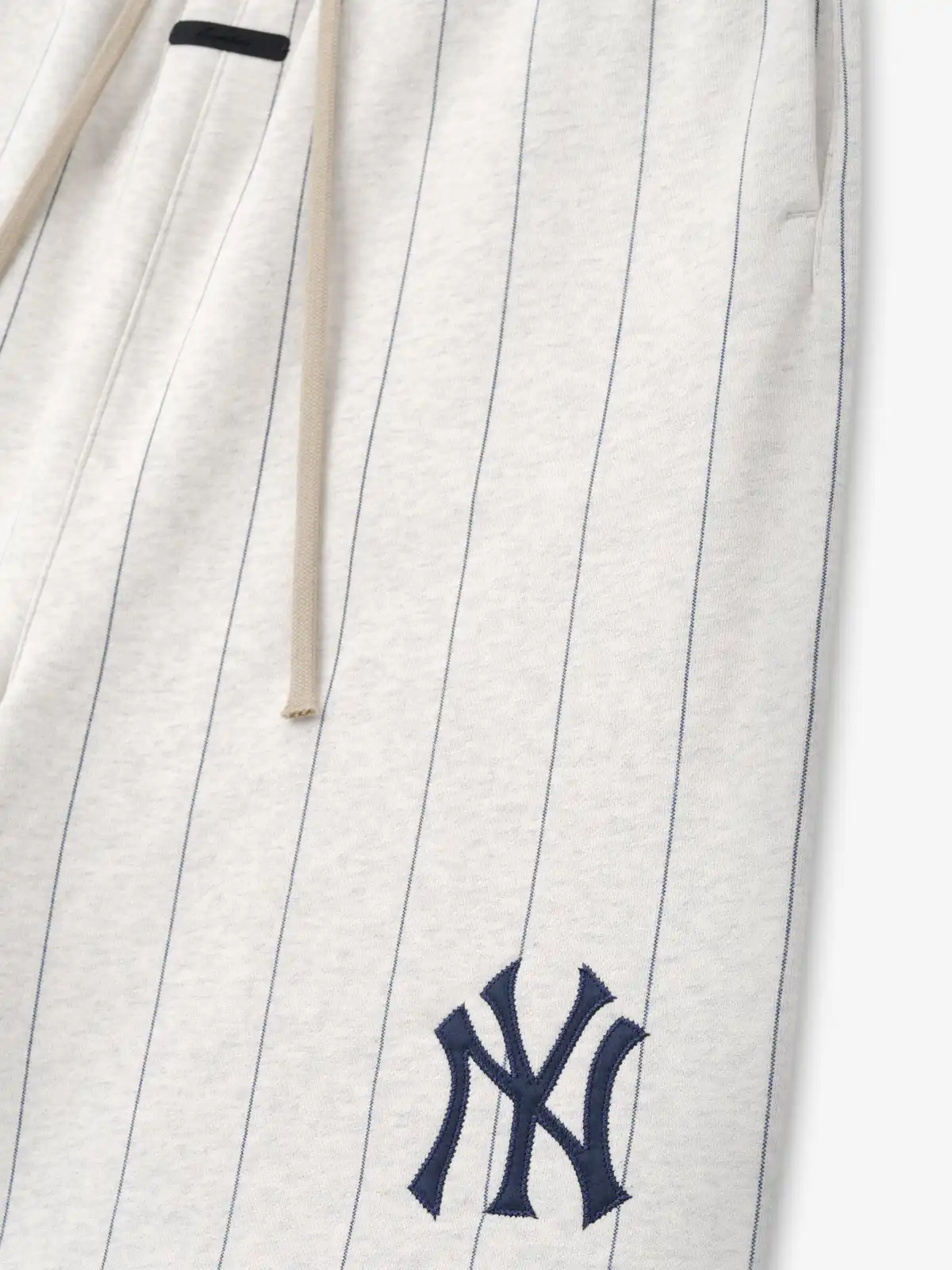 Shorts Essentials Yankees 90's Sweatshort Avena Jaspe Oscuro Zafiro, Essentials Shorts (vista 3)