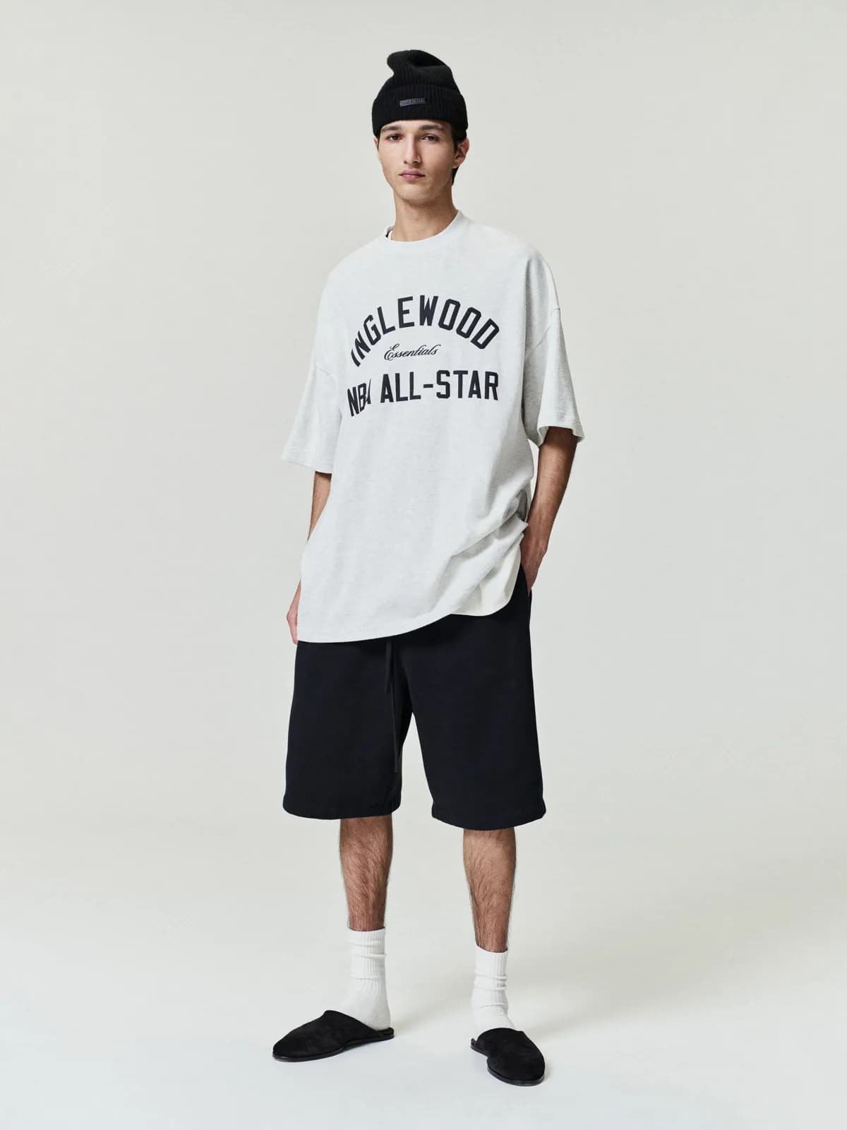 Shorts Essentials Active Trace Relaxed Sweatshort Vintage Negro, Essentials Shorts (vista 1)