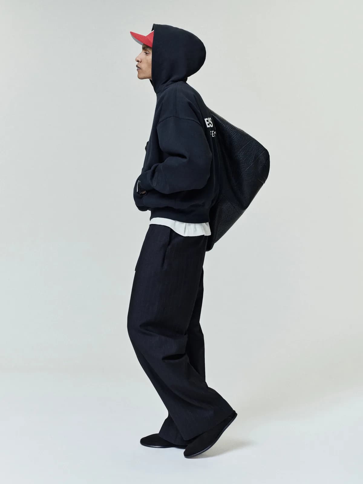 Sudadera Essentials SS26 Classic Vintage Negro Blanco, Essentials Hoodie (vista 1)