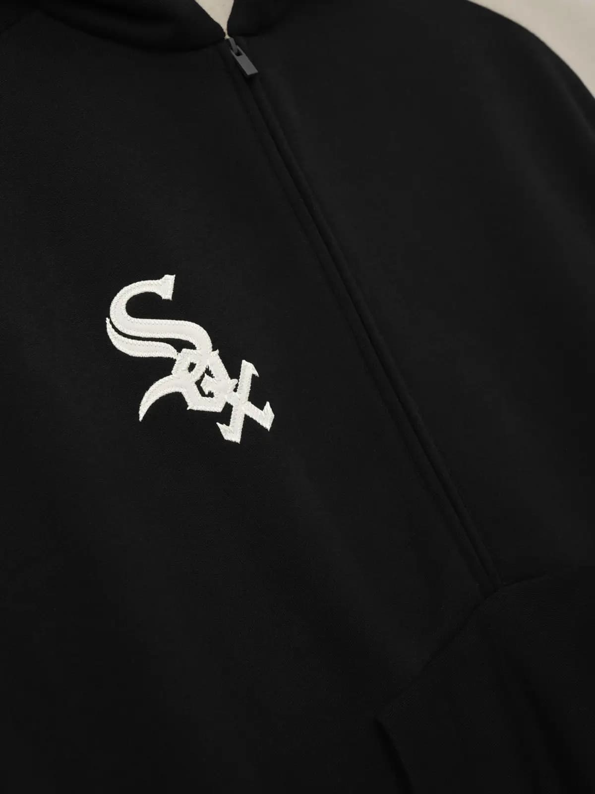 Sudadera Essentials White Sox Raglan Half Zip Sport Negro, Essentials Hoodie (vista 5)