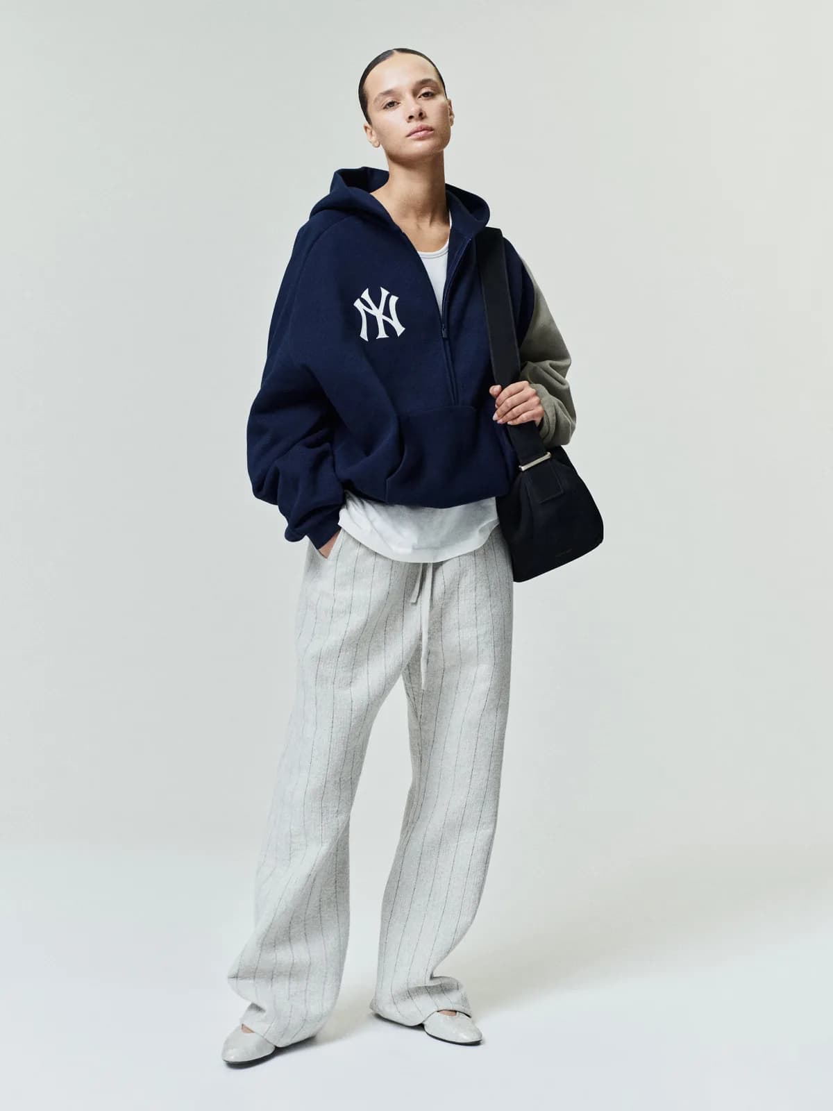 Sudadera Essentials Yankees Raglan Half Zip Sport Oscuro Zafiro, Essentials Hoodie (vista 1)