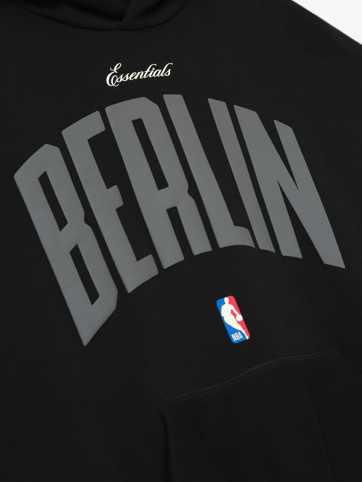 Sudadera Essentials Berlin 90s Negro, Essentials Hoodie (vista 3)