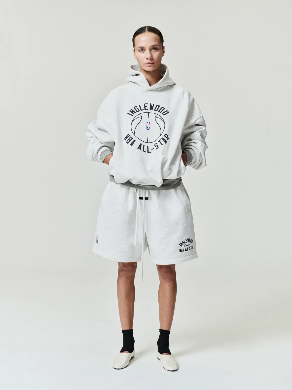 Sudadera Essentials Inglewood X All Star Weekend '26 90s Avena Jaspe Claro, Essentials Hoodie (vista 1)
