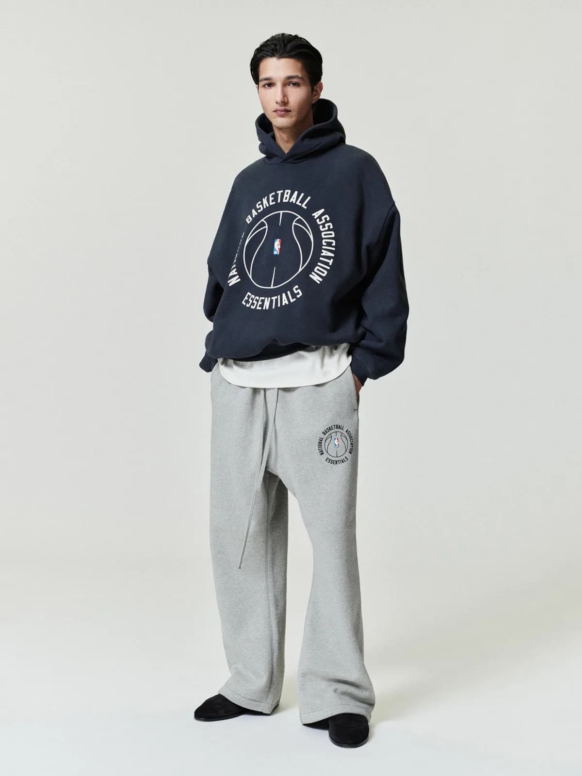 Sudadera Essentials NBA X Barkley Hendricks 90s Desteñido Negro, Essentials Hoodie (vista 1)