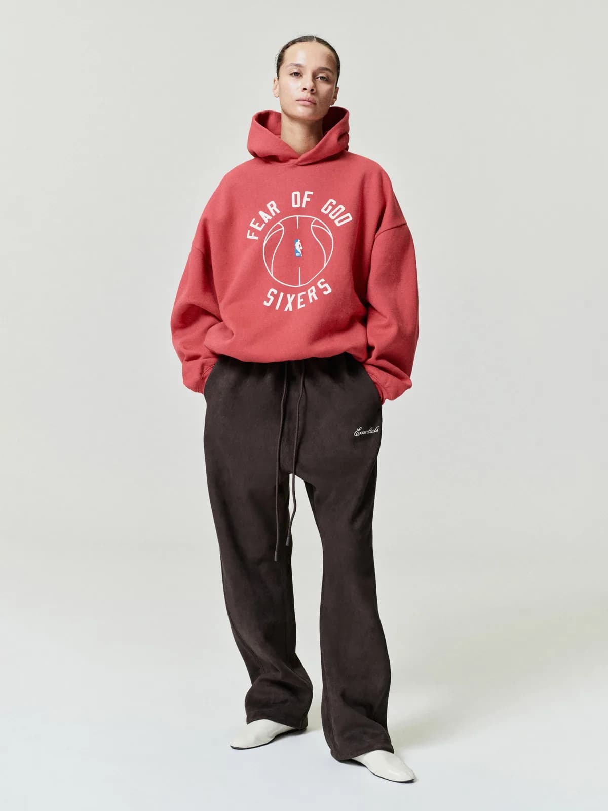 Sudadera Essentials Sixers X Barkley Hendricks 90s Desteñido Garnet, Essentials Hoodie (vista 1)