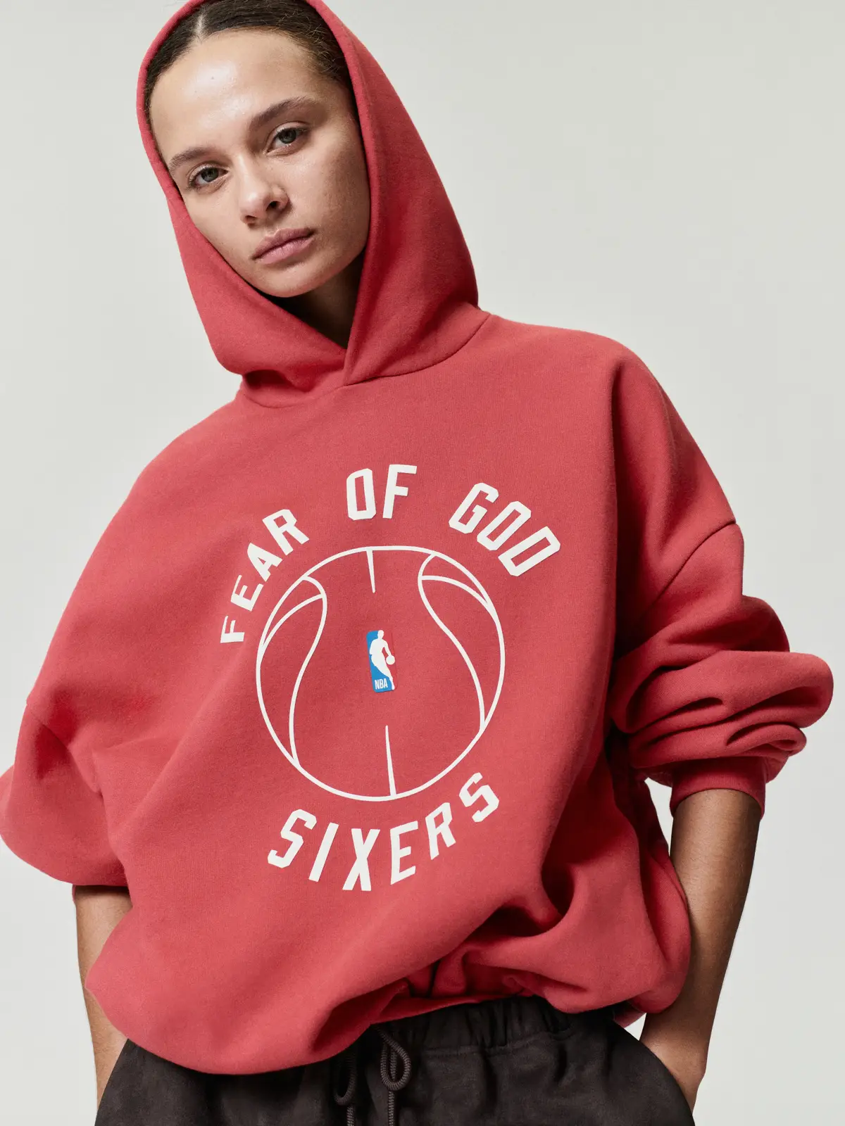 Sudadera Essentials Sixers X Barkley Hendricks 90s Desteñido Garnet, Essentials Hoodie (vista 8)