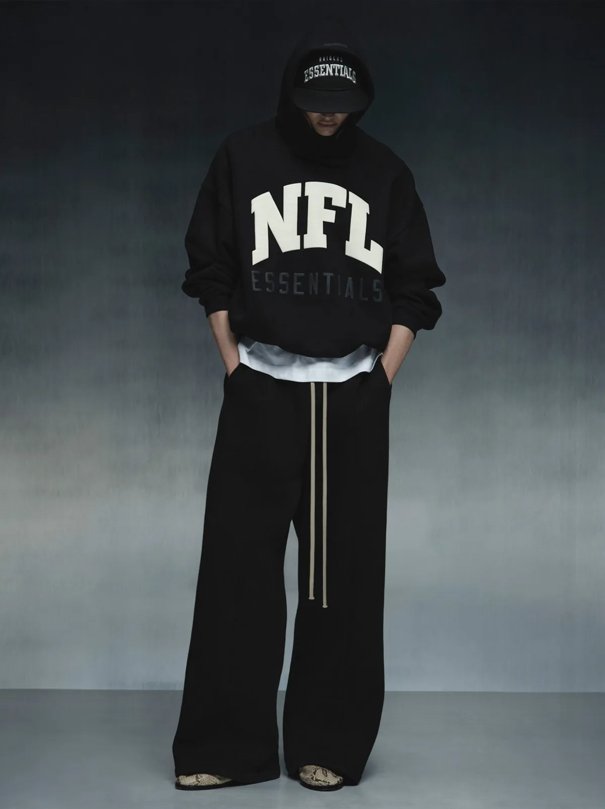 Sudadera Essentials NFL Sport Negro, Essentials Hoodie (vista 1)