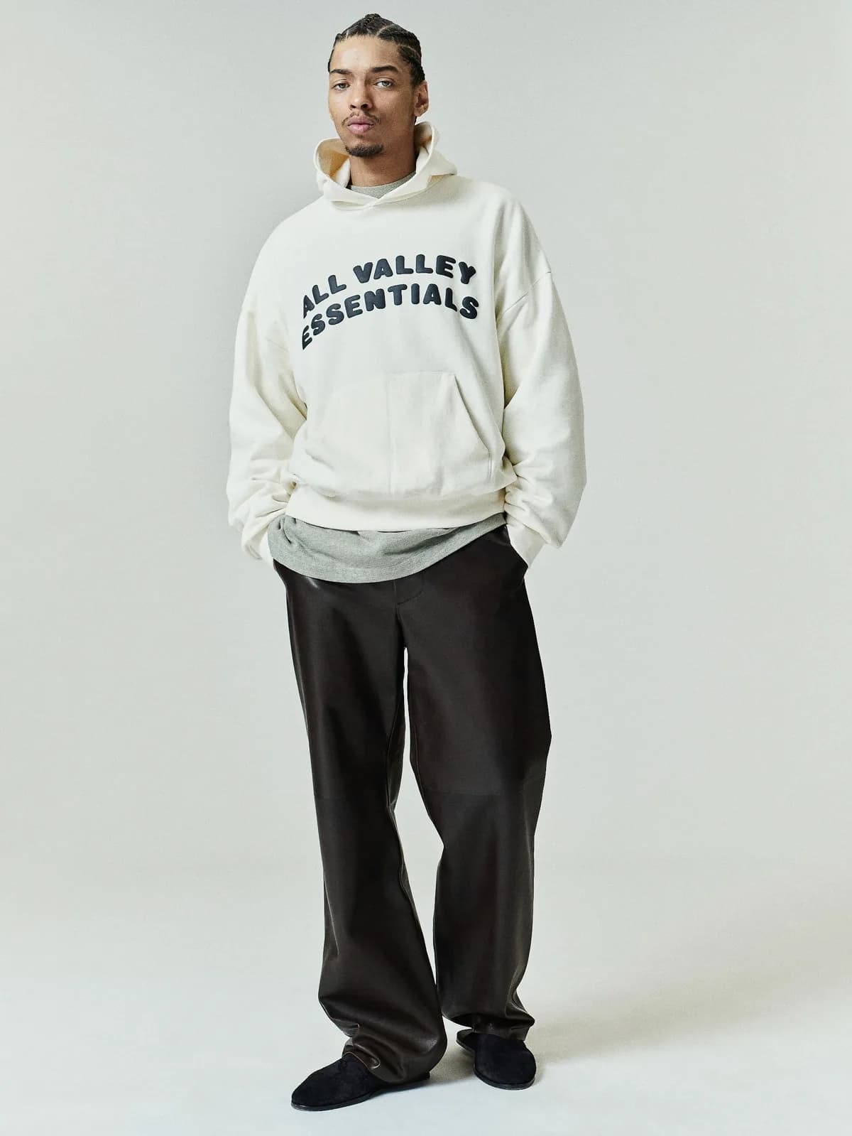 Sudadera Essentials 90s Lavado Marfil, Essentials Hoodie (vista 1)