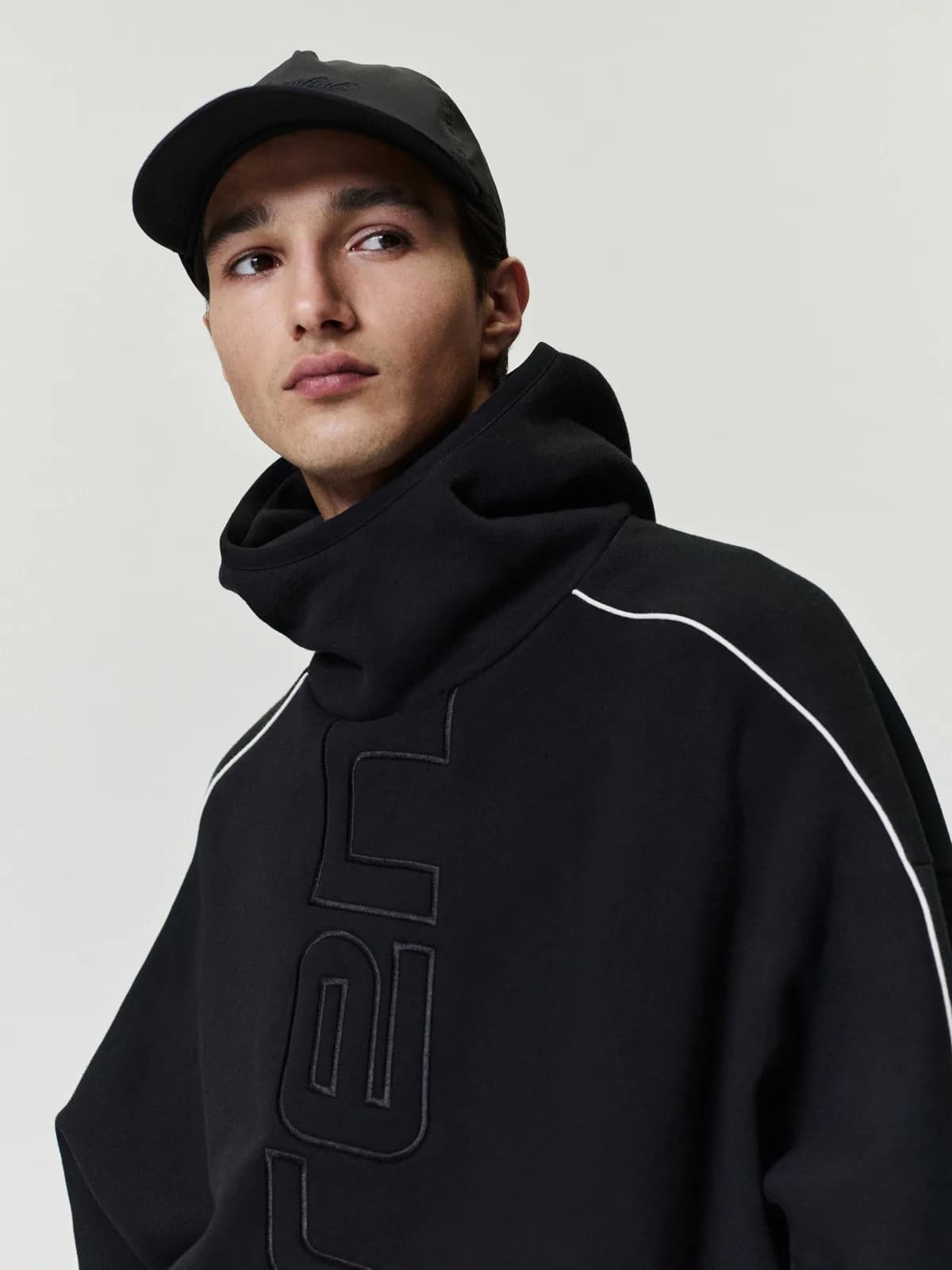 Sudadera Essentials Active Trace Modern Fleece Vintage Negro, Essentials Hoodie (vista 1)