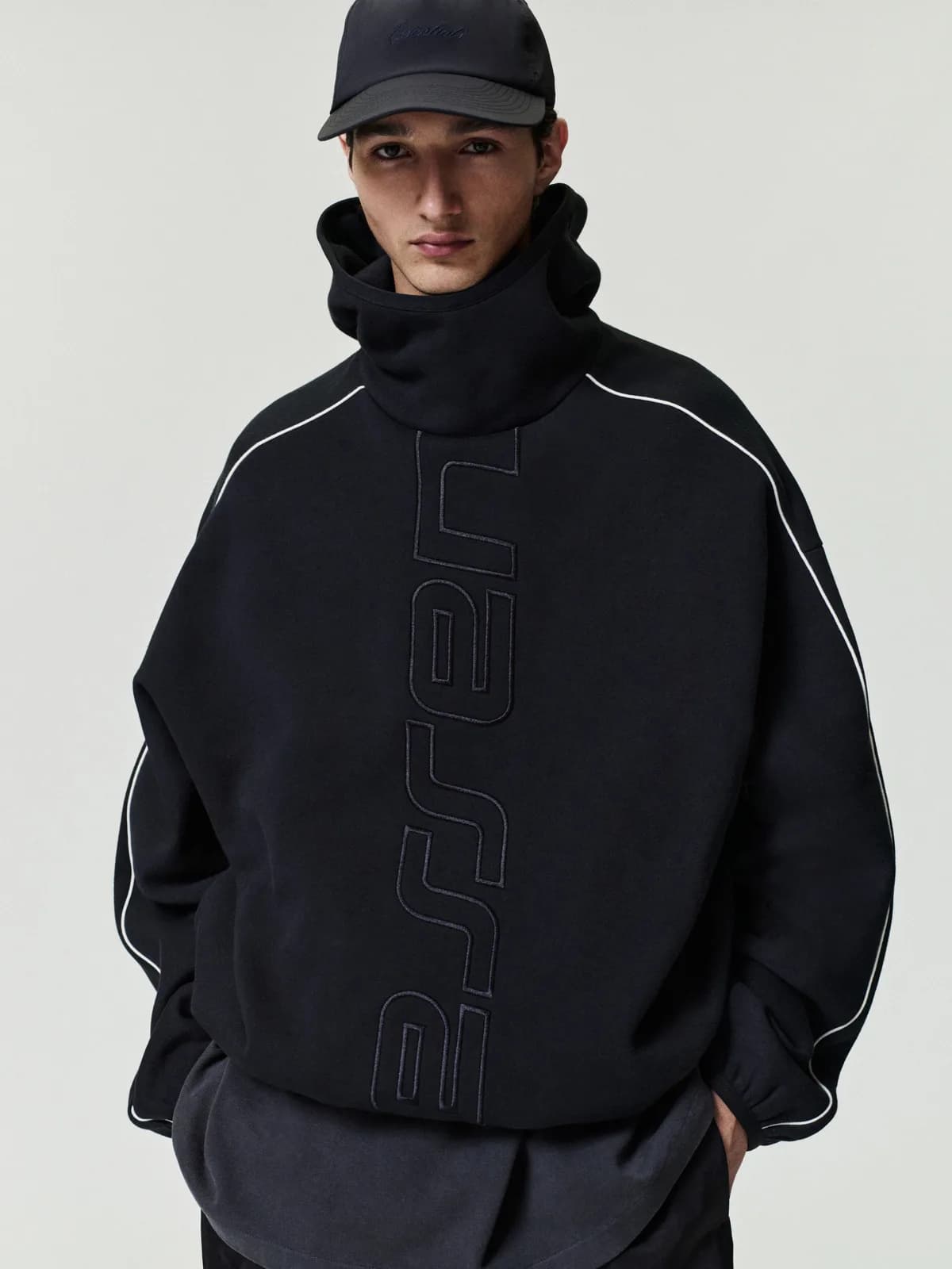 Sudadera Essentials Active Trace Modern Fleece Vintage Negro, Essentials Hoodie (vista 1)