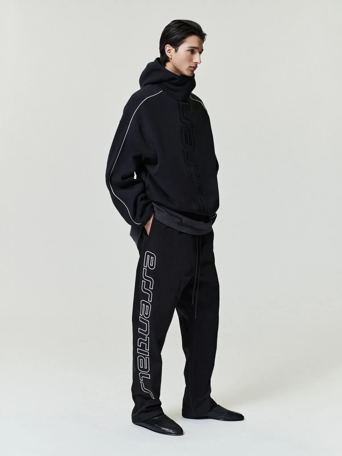 Sudadera Essentials Active Trace Modern Fleece Vintage Negro, Essentials Hoodie (vista 3)