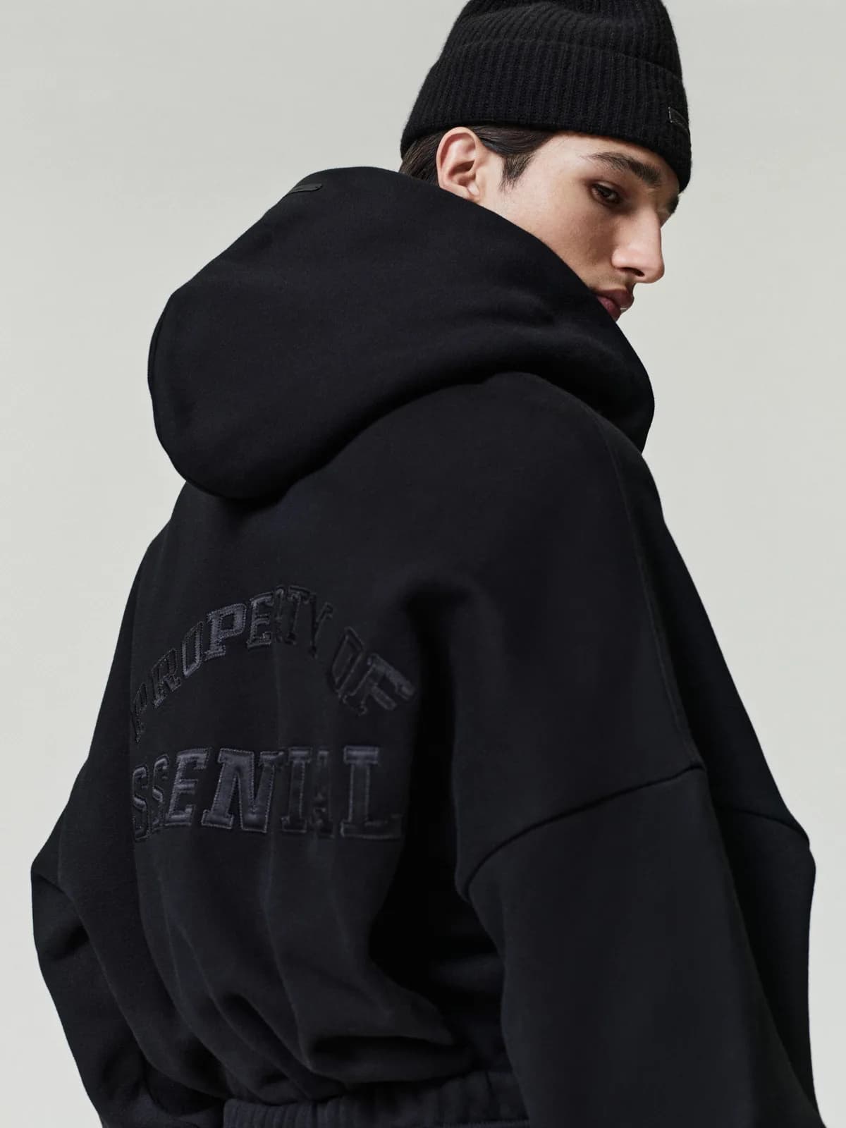 Sudadera Essentials Property Lounge Half Zip Negro, Essentials Hoodie (vista 1)